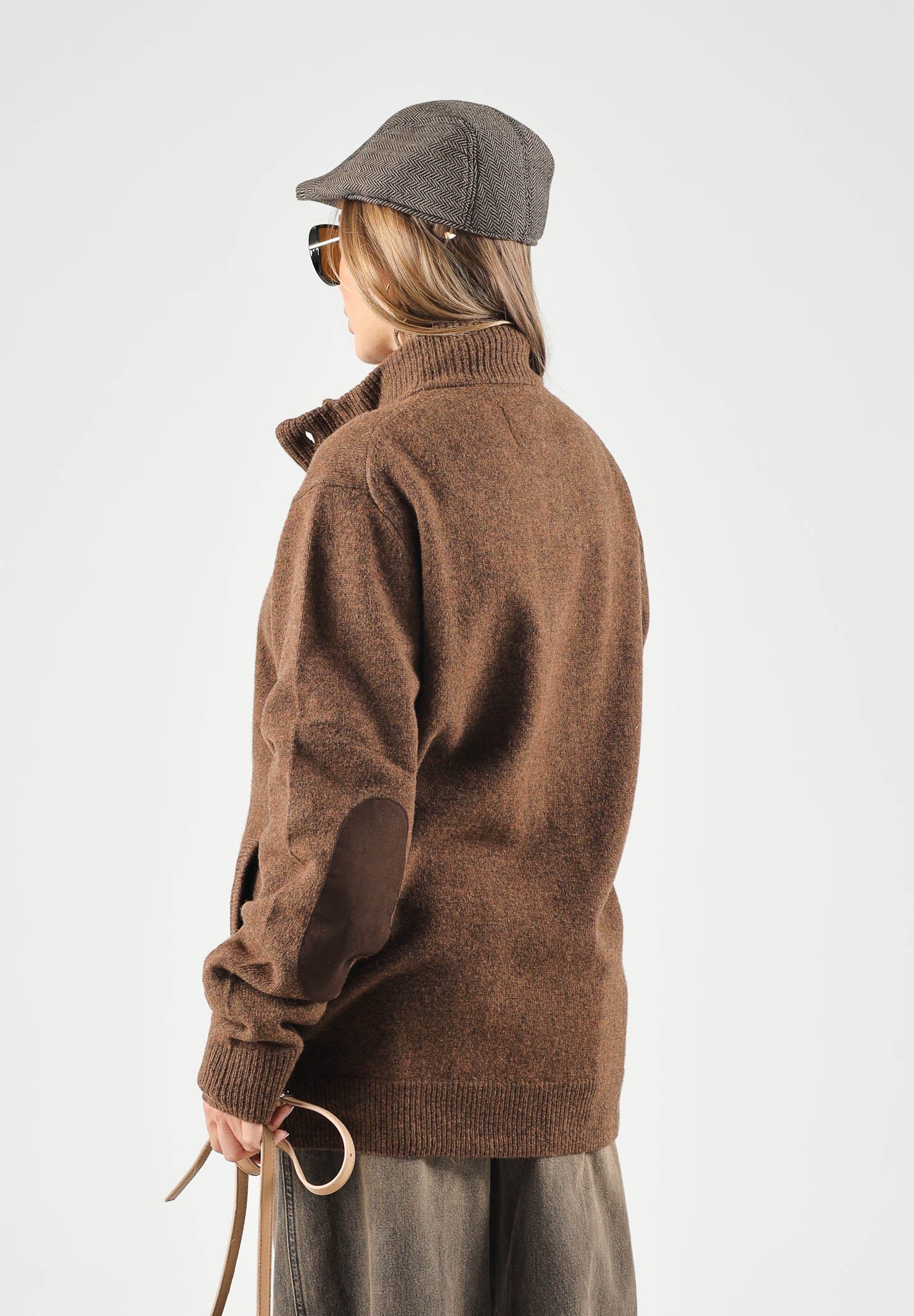 BARBOUR Cardigan ESSENTIAL PATCH marrone caldo con collo alto, chiusura frontale con zip coperta da bottoni e toppe sui gomiti per uomo e donna 262MMKN0731 OR51 BARBOUR 