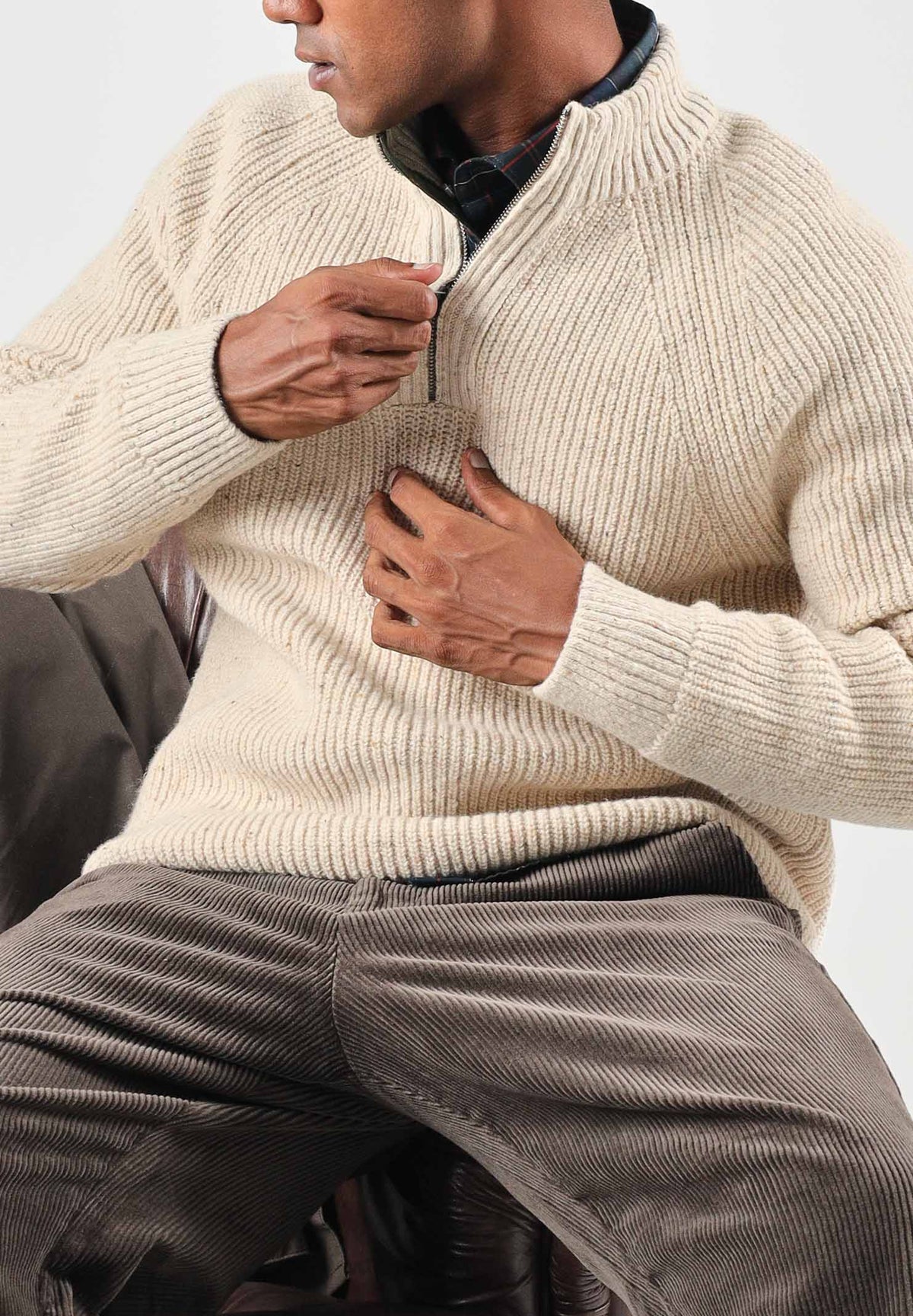 BARBOUR Cardigan pearl-beige per uomo e donna con collo a listino, apertura a mezza zip e dettagli testurizzati. 262MMKN1757 BE14 BARBOUR 