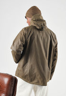 BARBOUR Parka marrone faggio da  uomo con cappuccio protettivo regolabile e ampie tasche frontali 262MMWX2573 SN91 BARBOUR 