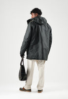 BARBOUR Parka verde salvia scuro da uomo con cappuccio avvolgente e tasche utility bicolore 262MMWX2582 SG51 BARBOUR 