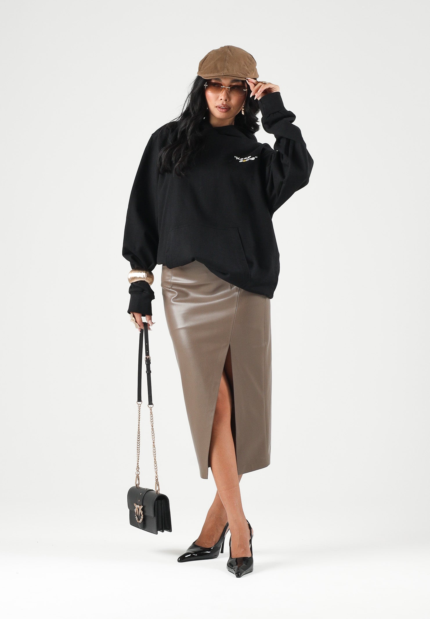 BARROW Felpa con cappuccio Black nera per uomo e donna, con mini logo sul petto e maxi stampa Teddy Bear sul retro.<BR/> F6BWUAHS045 110 BARROW 