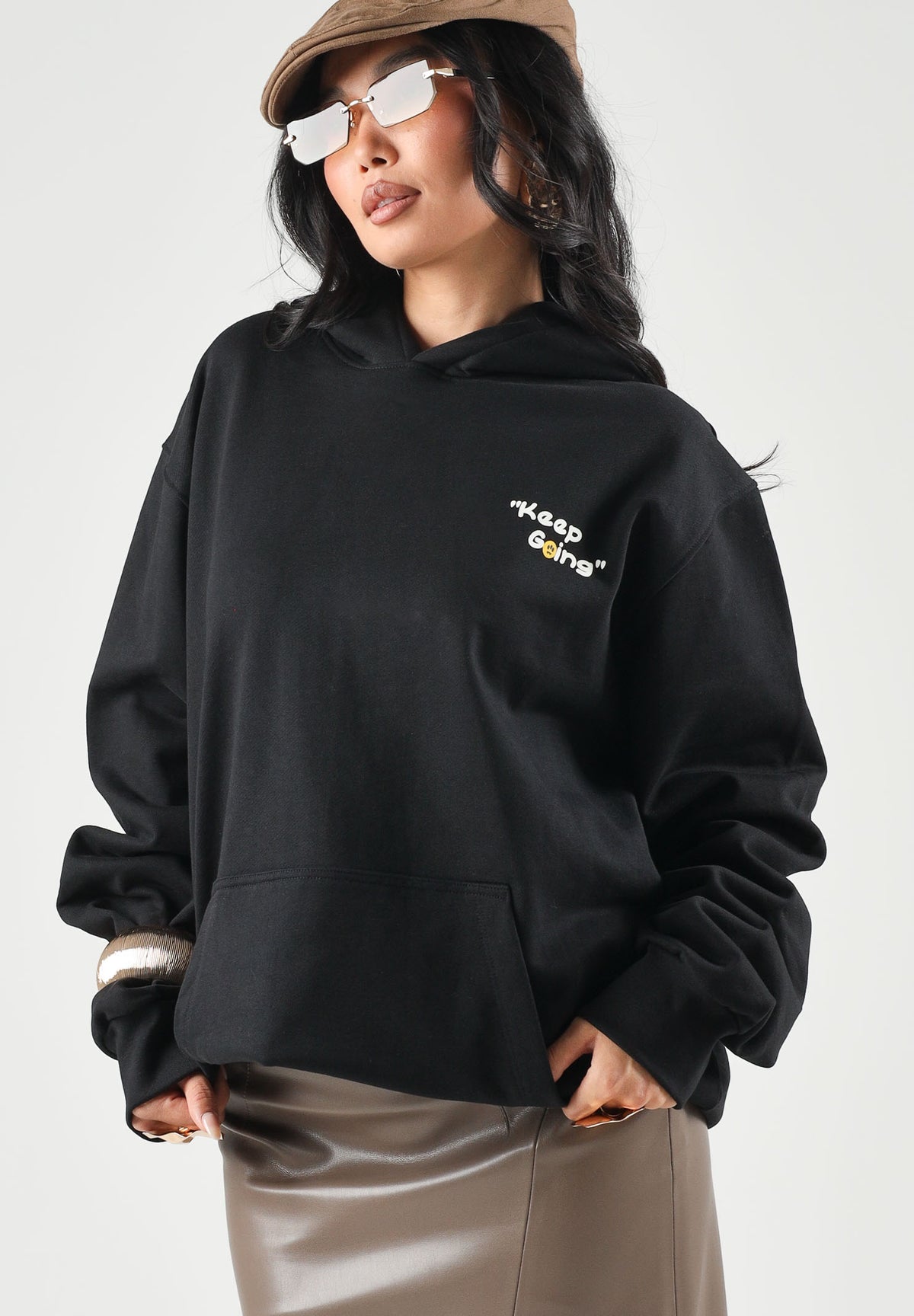 BARROW Felpa con cappuccio Black nera per uomo e donna, con mini logo sul petto e maxi stampa Teddy Bear sul retro.<BR/> F6BWUAHS045 110 BARROW 