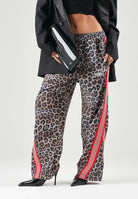 BARROW Pantaloni marrone per uomo e donna con stampa animalier leopardo e bande laterali a contrasto F6BWUAPA089 220 BARROW 