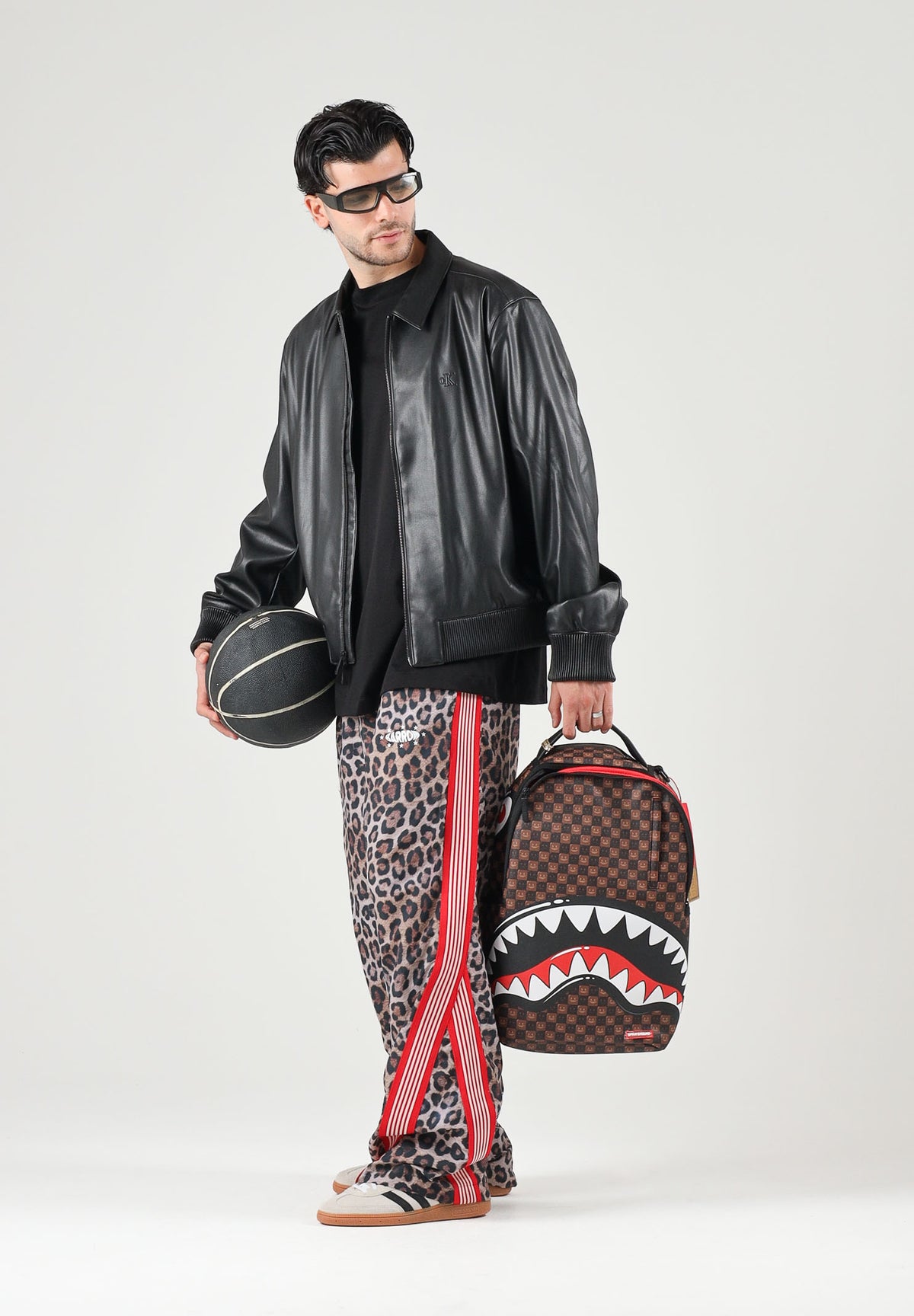 BARROW Pantaloni marroni per uomo e donna con stampa animalier leopardo e bande laterali a contrasto F6BWUAPA089 220 BARROW 