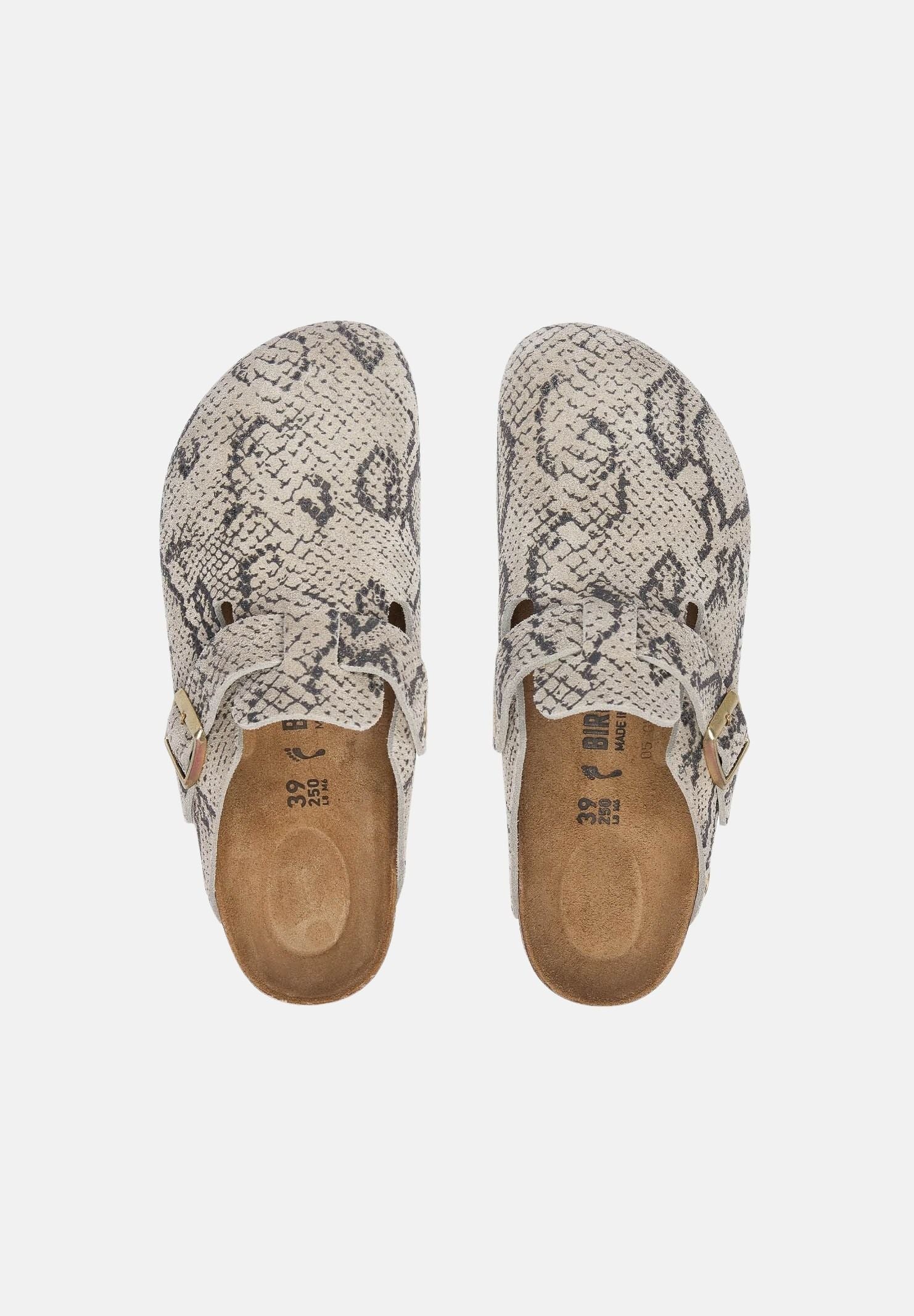 BIRKENSTOCK Sabot BOSTON RIVET beige da donna con stampa effetto serpente e cinturino regolabile. 1033086 . BIRKENSTOCK 