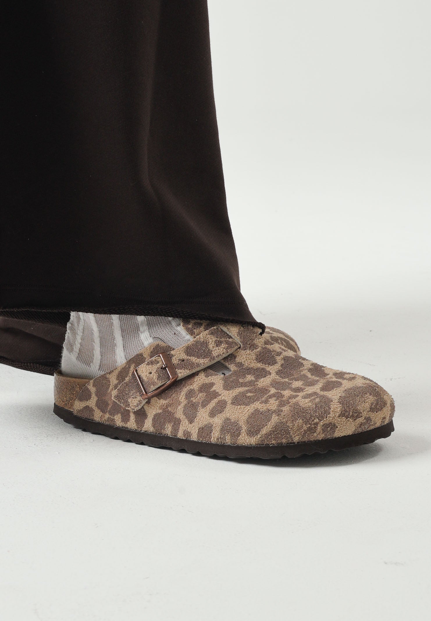 BIRKENSTOCK Sabot BOSTON beige e marrone da donna con fantasia leopardata e cinturino regolabile.<BR/> 1033324 . BIRKENSTOCK 