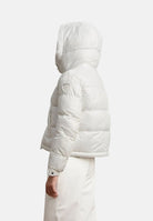 BLAUER Piumino corto GLORIA Bianco Ottico bianco da donna, in nylon idrorepellente con imbottitura sintetica Sorona® Aura, cappuccio removibile, collo alto, chiusura frontale con zip e trapuntatura orizzontale. 26WBLDC02071-006648 100BI BLAUER 