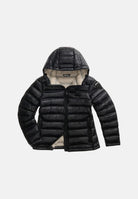 BLAUER Piumino corto ELLIS Nero / Grigio Nebbia nero da donna, in nylon con imbottitura sintetica Repreve®, cappuccio fisso regolabile, trapuntatura orizzontale, chiusura frontale con zip e fodera grigia a contrasto. 26WBLDC02221-007284 999EB BLAUER 