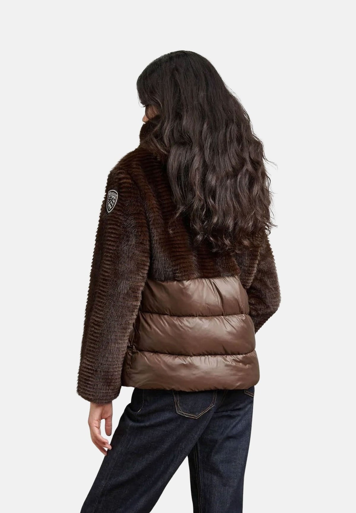 BLAUER Giubbotto FANEVIL Brown marrone cioccolato scuro da donna con inserti in ecopelliccia sintetica, nylon lucido trapuntato, imbottitura termica Sorona® Aura, cappuccio fisso, zip frontale bidirezionale, tasche laterali con zip e fondo regolabil 26WBLDC02304-007685 30B BLAUER 