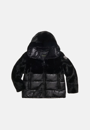 BLAUER Piumino corto FANEVIL Nero nero da donna, bimaterico in pelliccia sintetica e nylon lucido trapuntato, con imbottitura Sorona® Aura, cappuccio fisso e chiusura frontale con zip. 26WBLDC02304-007685 999 BLAUER 