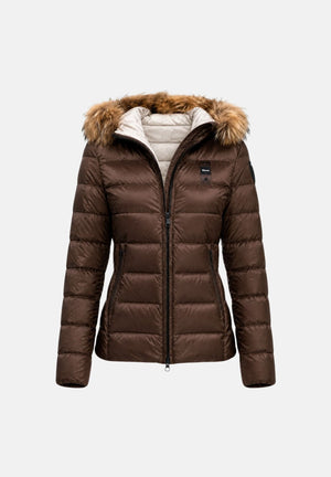 BLAUER Piumino corto ARCADIA Brown marrone cioccolato da donna, in nylon lucido con imbottitura in vera piuma d'anatra, cappuccio fisso con bordo in vera pelliccia naturale removibile, trapuntatura orizzontale e fodera beige a contrasto. 26WBLDC03038-006047 30BEI BLAUER 