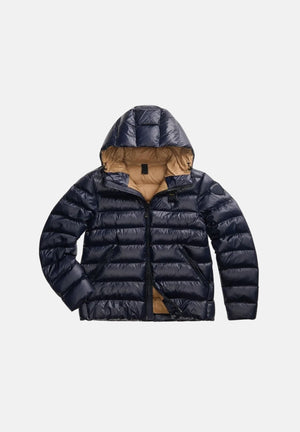 BLAUER Piumino corto ADAMS Blu interno Tabacco blu navy scuro da uomo, in nylon micro-rip con imbottitura sintetica Sorona® Aura, cappuccio fisso, trapuntatura orizzontale, chiusura frontale con zip e fodera marrone tabacco a contrasto. 26WBLUC02054-005958 888TB BLAUER 