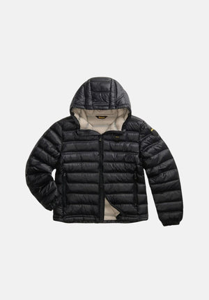 BLAUER Piumino corto CHARLES Nero interno Grigio Nebbia nero da uomo, in nylon tecnico con imbottitura sintetica Repreve®, cappuccio fisso, trapuntatura orizzontale, chiusura frontale con zip e fodera grigio nebbia a contrasto. 26WBLUC02218-007284 999EB BLAUER 