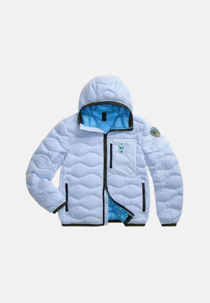BLAUER Piumino corto WAVE COLORS DOWN Blue azzurro chiaro da uomo, in nylon semitrasparente con imbottitura in vera piuma d'anatra colorata, trapuntatura a onde orizzontali, cappuccio fisso e chiusura frontale con zip. 26WBLUC03186-007783 80G BLAUER 