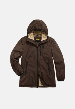 BLAUER Cappotto JARVIS Brown 30B marrone testa di moro scuro da uomo in nylon doppio strato idrorepellente, con interno in morbida ecopelliccia sintetica, cappuccio fisso, chiusura frontale con zip integrale, tasche laterali con zip, taschino sul pet 26WBLUK11057-007110 30B BLAUER 