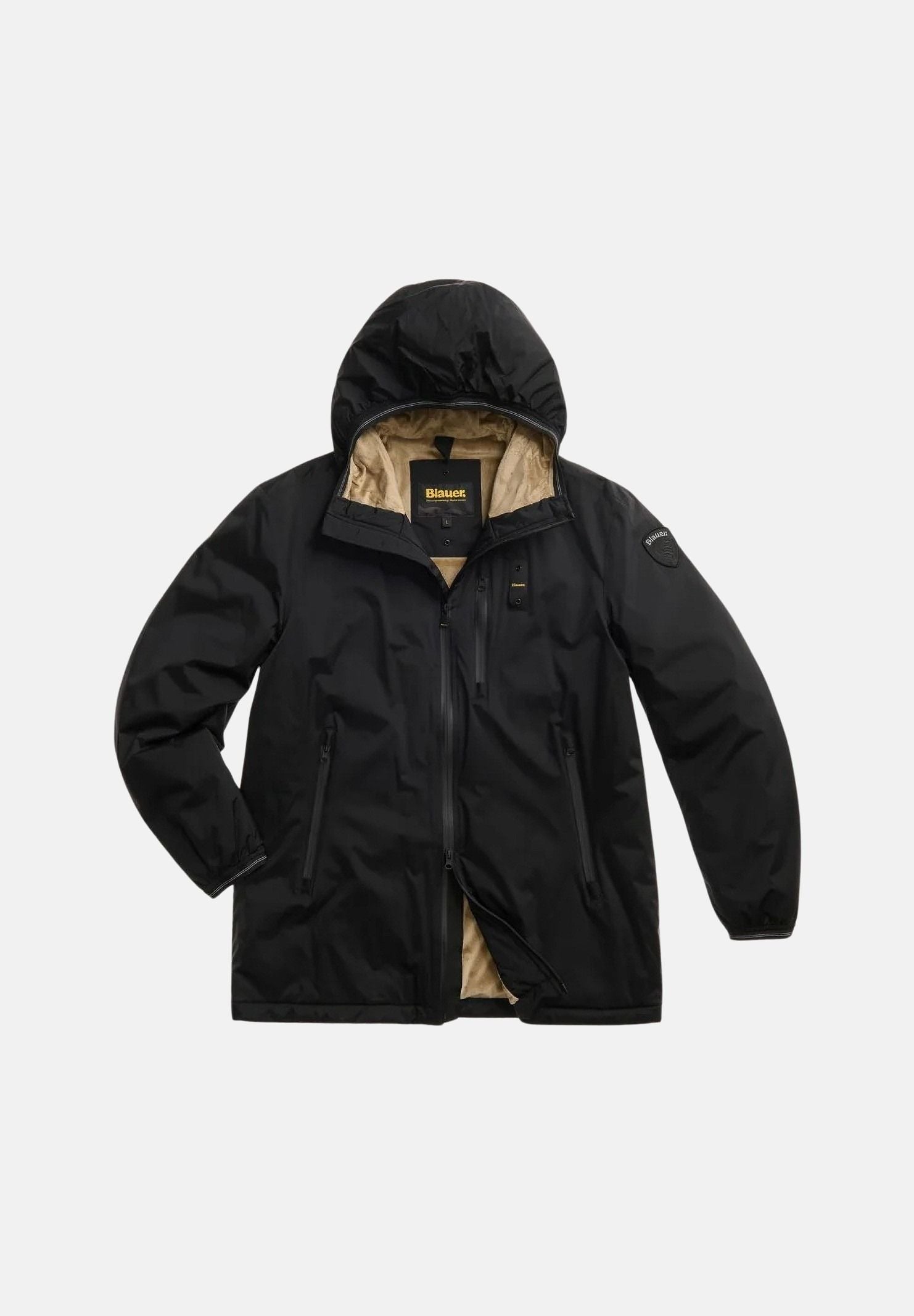 BLAUER Giubbotto lungo JARVIS Black nero da uomo in nylon doppio strato idrorepellente, con interno in morbida ecopelliccia sintetica beige a contrasto, cappuccio fisso, zip frontale integrale, tasche laterali con zip e taschino sul petto. 26WBLUK11057-007110 999 BLAUER 