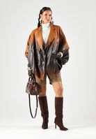 BOHEMIAN VI Giubbotto in eco-pelle sfumata marrone e nera per donna con ampi revers, linea over e tasche frontali. BCP01 UN BOHEMIAN VI 