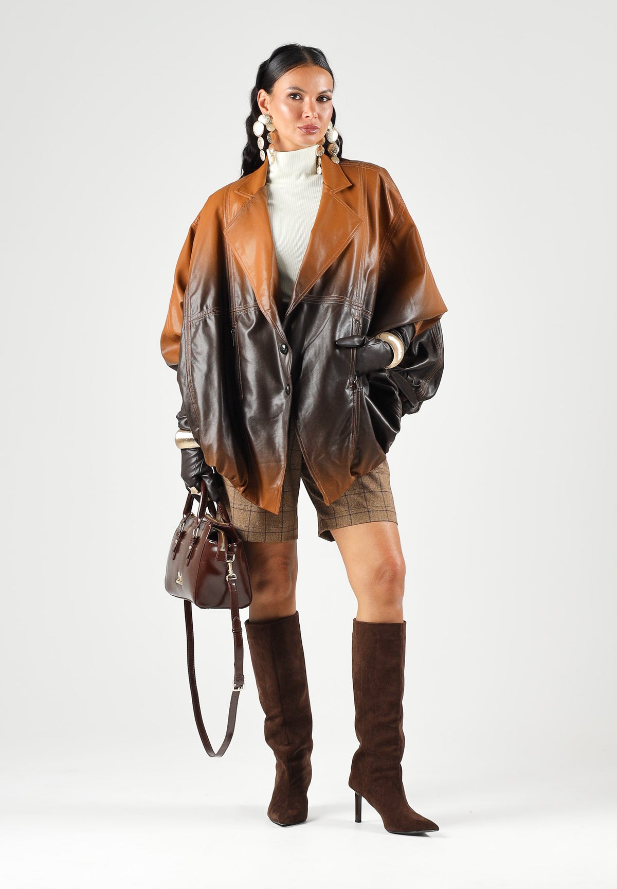 BOHEMIAN VI Giubbotto in eco-pelle sfumata marrone e nera per donna con ampi revers, linea over e tasche frontali. BCP01 UN BOHEMIAN VI 