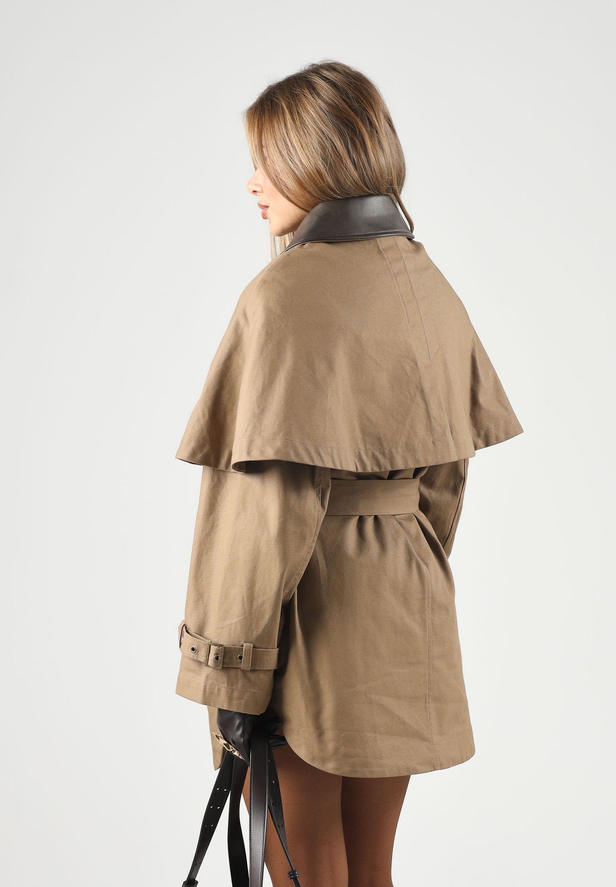 BOHEMIAN VI Cappotto corto con mantellina marrone caldo da donna BCP02 UN BOHEMIAN VI 