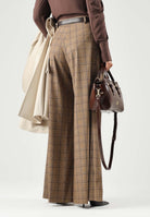 BOHEMIAN VI Pantaloni tartan marroni  per donna dal taglio ampio a palazzo, vita regolare e raffinato motivo geometrico BHPA061 UN BOHEMIAN VI 