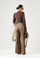 BOHEMIAN VI Pantaloni tartan marroni  per donna dal taglio ampio a palazzo, vita regolare e raffinato motivo geometrico BHPA061 UN BOHEMIAN VI 