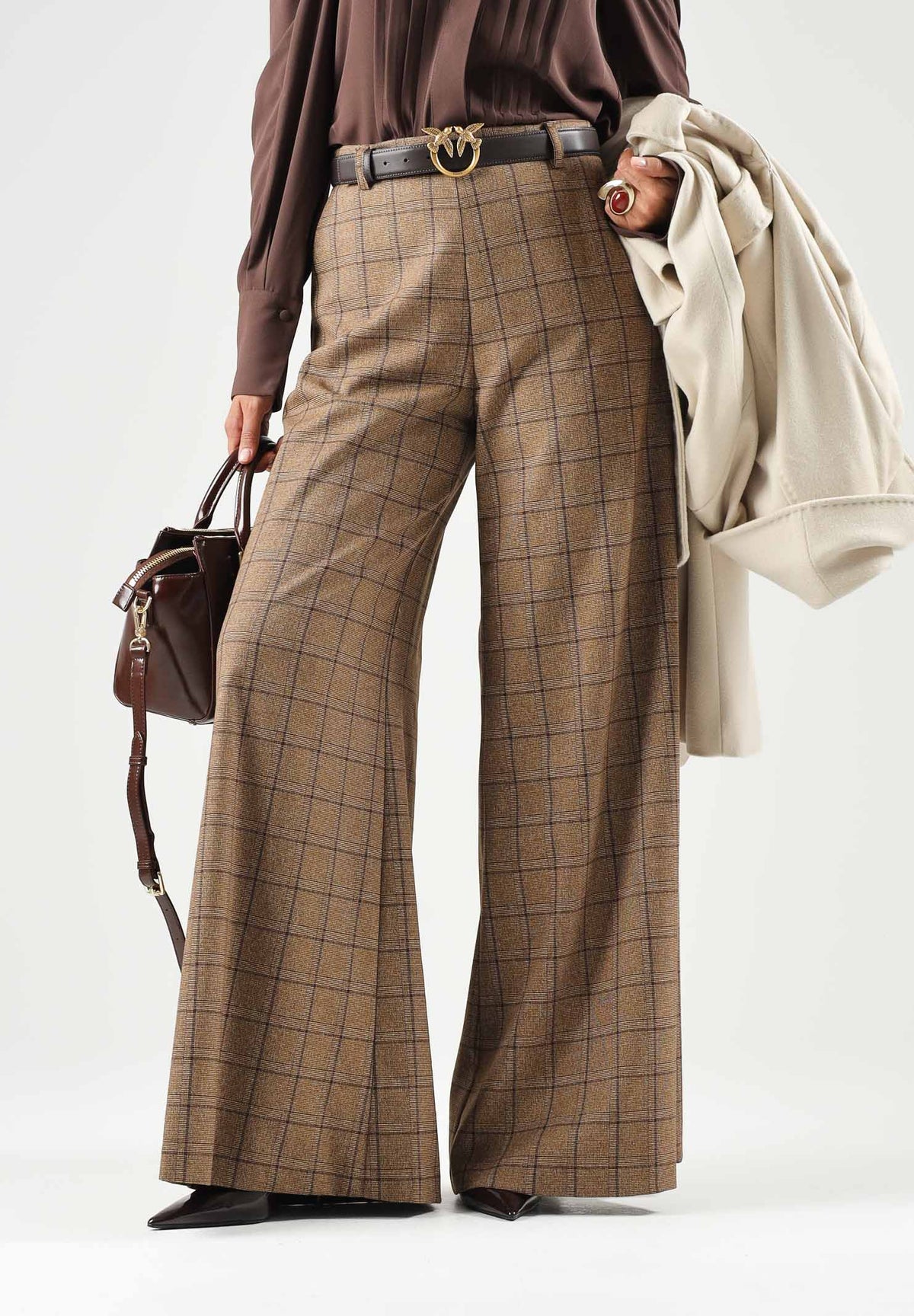 BOHEMIAN VI Pantaloni tartan marroni  per donna dal taglio ampio a palazzo, vita regolare e raffinato motivo geometrico BHPA061 UN BOHEMIAN VI 