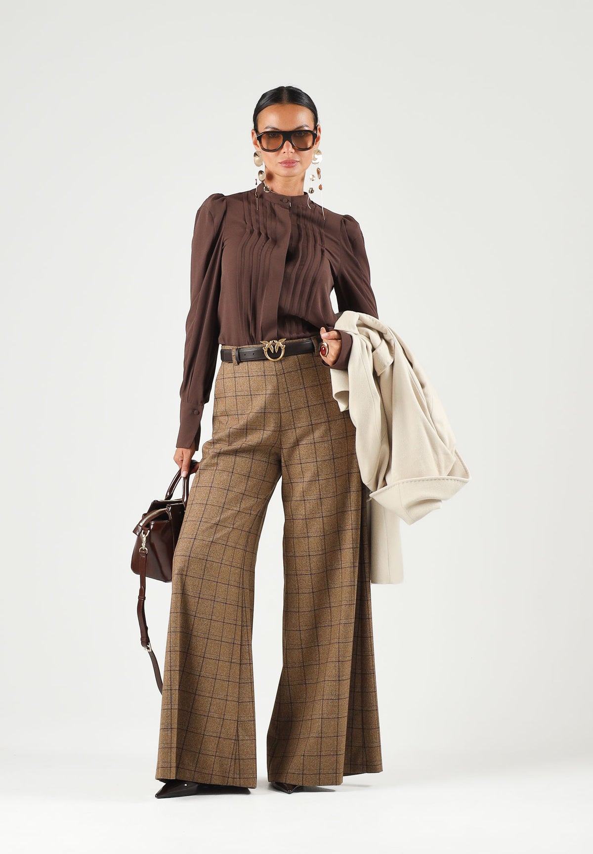 BOHEMIAN VI Pantaloni tartan marroni  per donna dal taglio ampio a palazzo, vita regolare e raffinato motivo geometrico BHPA061 UN BOHEMIAN VI 