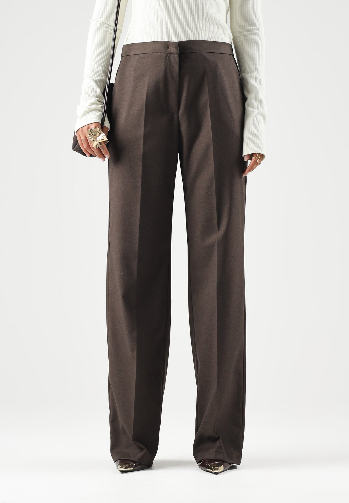 BOHEMIAN VI Pantaloni brown-marrone scuro per donna dal taglio sartoriale dritto, vita regolare e linee pulite ed essenziali. BHPA064 BR BOHEMIAN VI 