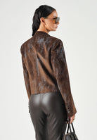 BOHEMIAN VI Giacca monopetto marrone per donna con taglio sartoriale corto, design sagolato sul fondo GI334 BR BOHEMIAN VI 