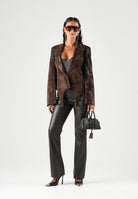 BOHEMIAN VI Giacca monopetto marrone per donna con taglio sartoriale corto, design sagolato sul fondo GI334 BR BOHEMIAN VI 