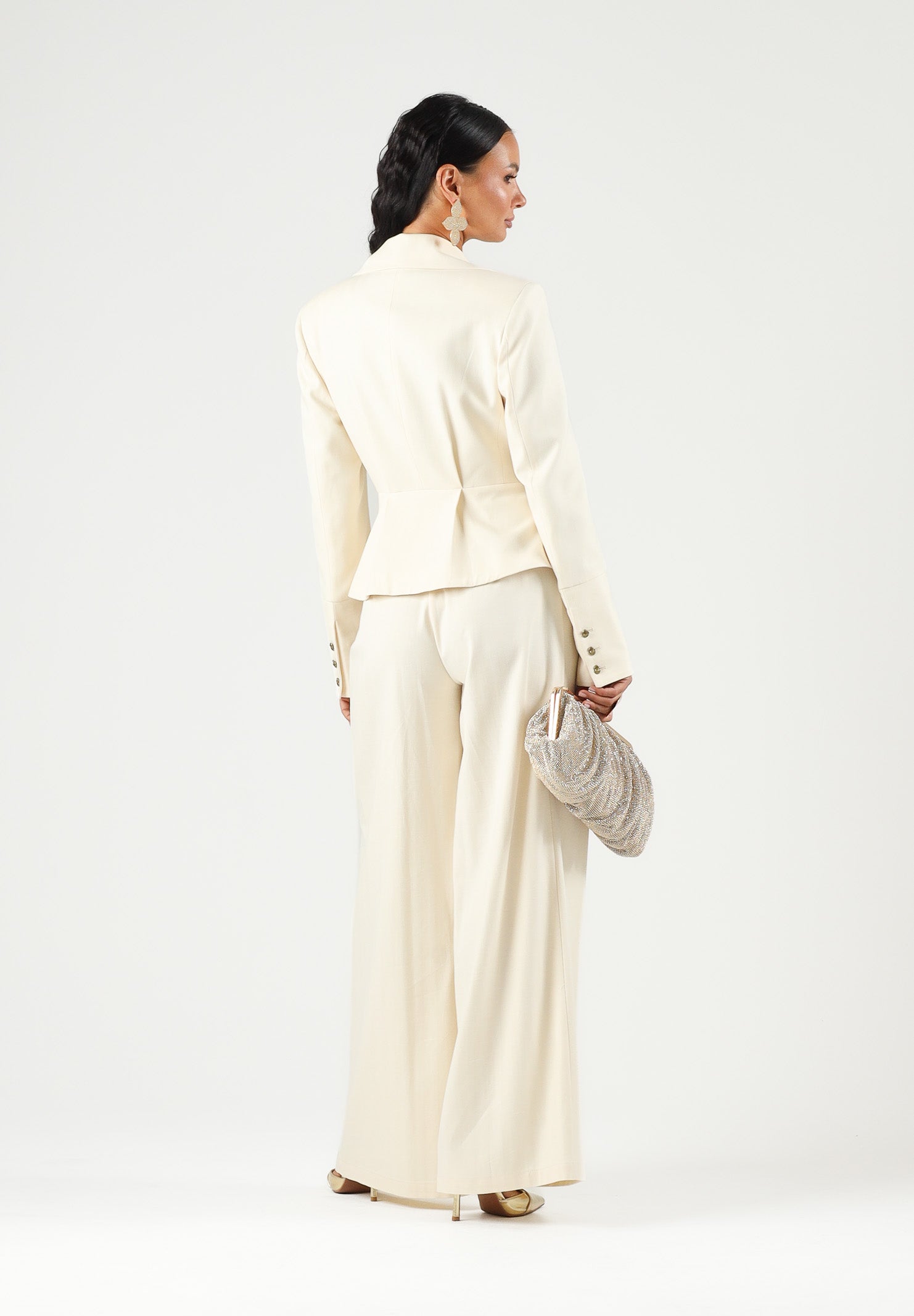 BOHEMIAN VI Giacca doppiopetto milk bianco latte per donna con pinces strutturate e fondo svasato a balza. GI335 MI BOHEMIAN VI 