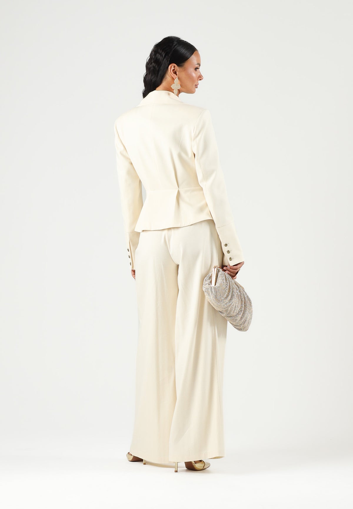 BOHEMIAN VI Giacca doppiopetto milk bianco latte per donna con pinces strutturate e fondo svasato a balza. GI335 MI BOHEMIAN VI 