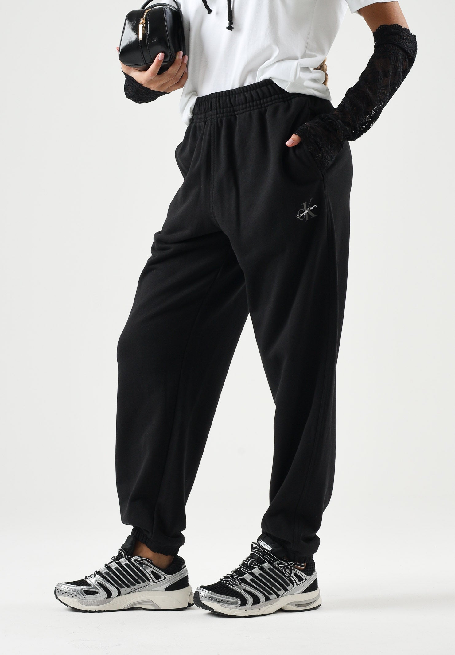 CALVIN KLEIN Pantaloni MONOLOGO FRENCH TERRY jogger nero da donna con logo CK laterale tono su tono<BR/> LV047B235G UB1 CALVIN KLEIN 