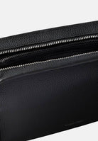 CALVIN KLEIN Pochette nera per uomo e donna con tracolla regolabile in pelle martellata LV04D1153G UB1 CALVIN KLEIN 