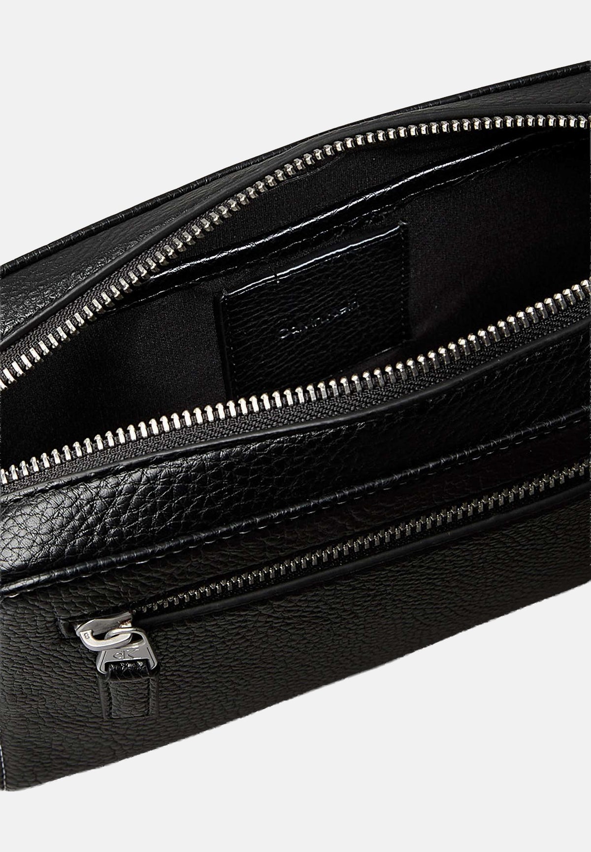 CALVIN KLEIN Borsa a mano per uomo e donna con chiusura a zip, realizzata in similpelle martelllata. LV04D1271G UB1 CALVIN KLEIN 