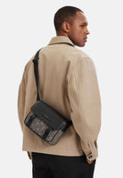 CALVIN KLEIN tracolla con logo monogram colore Lotus Beige-Black, beige e nero, uomo. LV04D3451G 7UL CALVIN KLEIN 