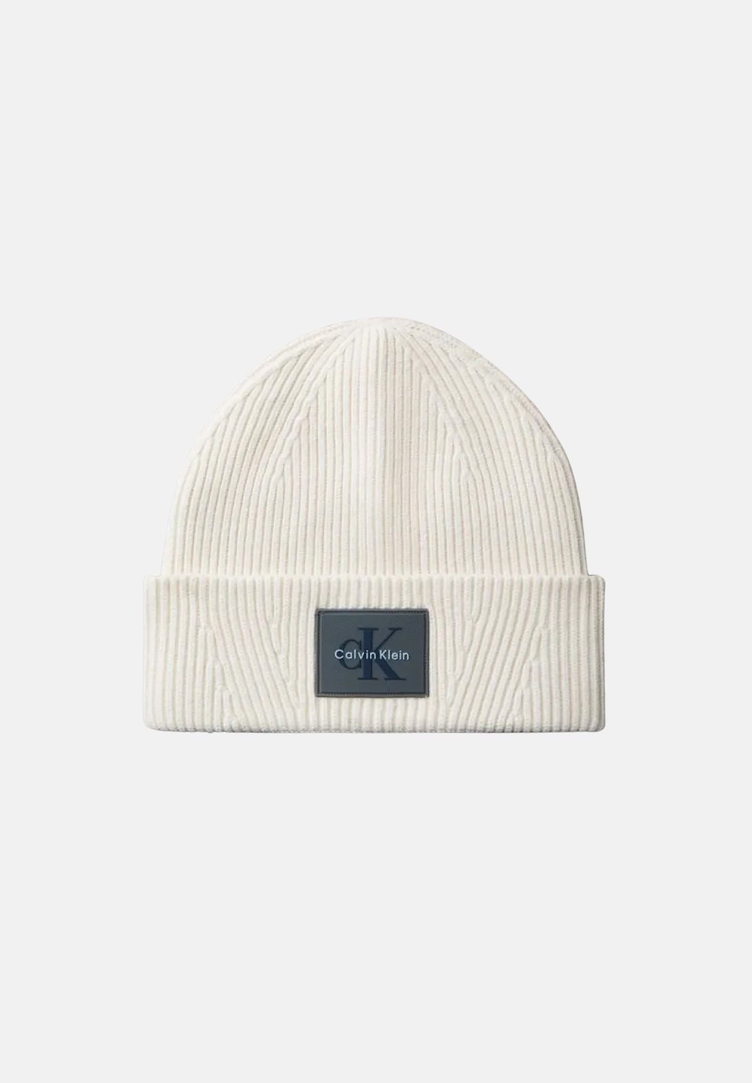 CALVIN KLEIN Cappello BEANIE  di lana panna per uomo e donna con patch logo frontale. LV04D8096G RM5 CALVIN KLEIN 