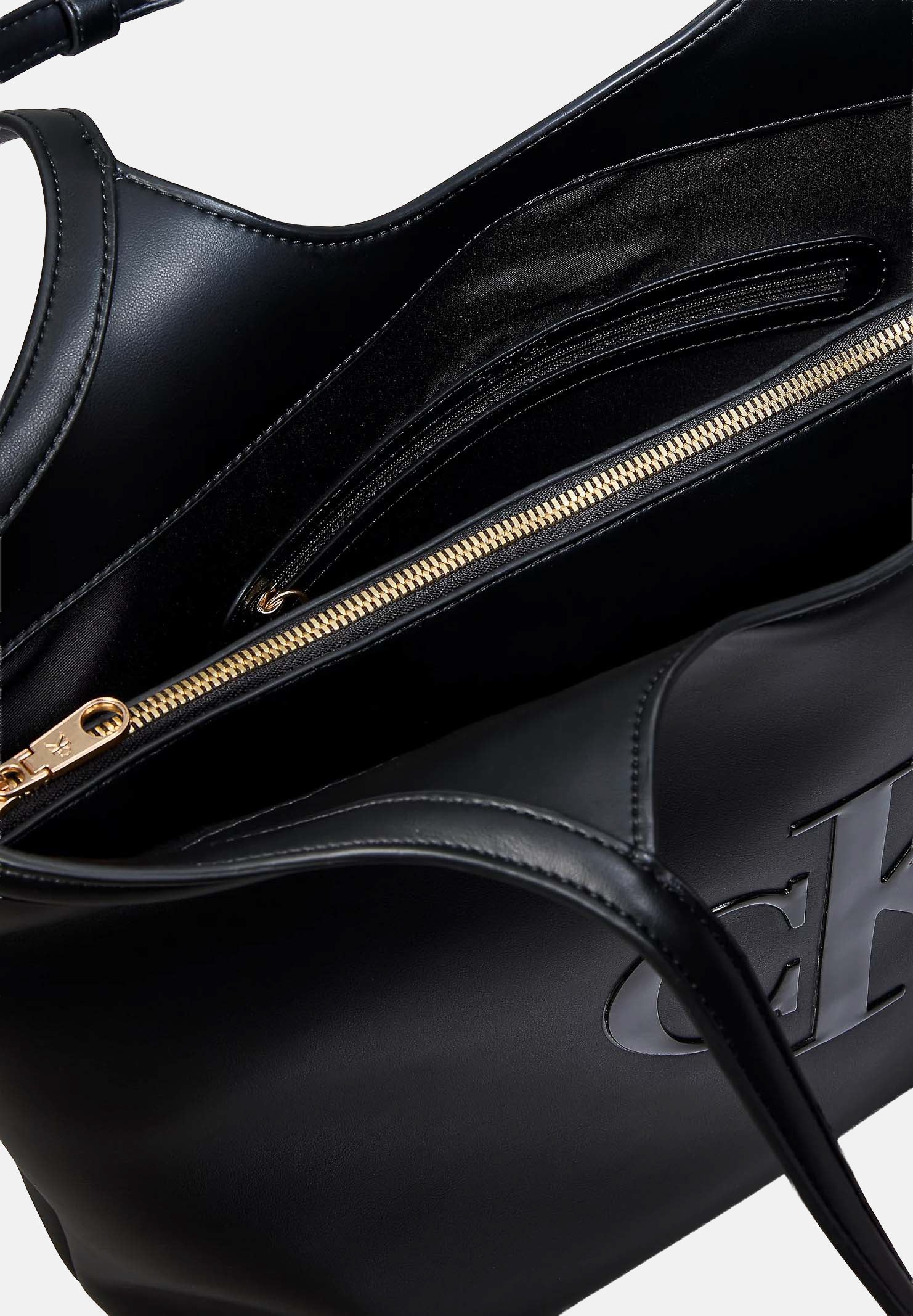 CALVIN KLEIN Borsa a spalla nera da donna con manico singolo e maxi logo in rilievo. LV04F3562G UB1 CALVIN KLEIN 