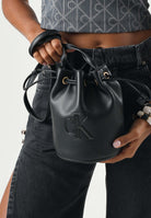 CALVIN KLEIN Borsa a secchiello piccola con monogramma da donna LV04F3640G UB1 CALVIN KLEIN 