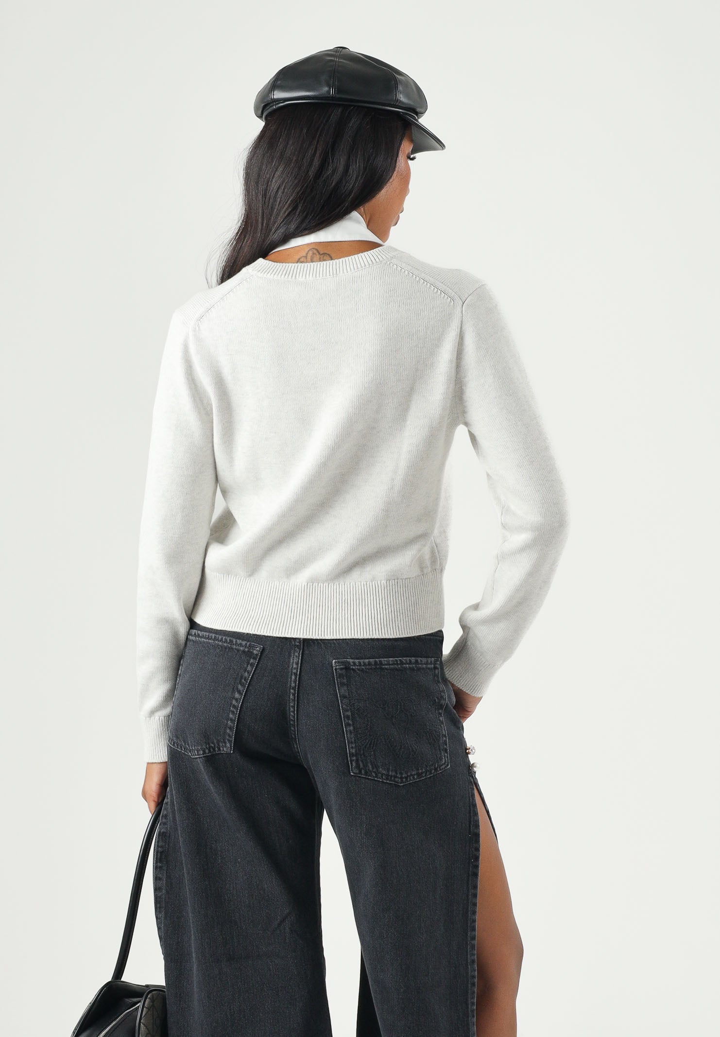 CALVIN KLEIN JEANS Maglia LOGO  OUTLINE light grey grigio chiaro da donna  con logo CK outline frontale LV047G322G P74 CALVIN KLEIN JEANS 