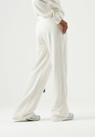CALVIN KLEIN JEANS Pantaloni EMBROIDERED tofu avorio da donna con logo CK ricamato sulla gamba LV047G822G YAS CALVIN KLEIN JEANS 
