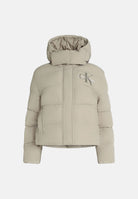 CALVIN KLEIN JEANS Piumino corto MATTE MONOLOGO PUFFER JACKET Crockery beige  da donna LV047H506G PBF CALVIN KLEIN JEANS 
