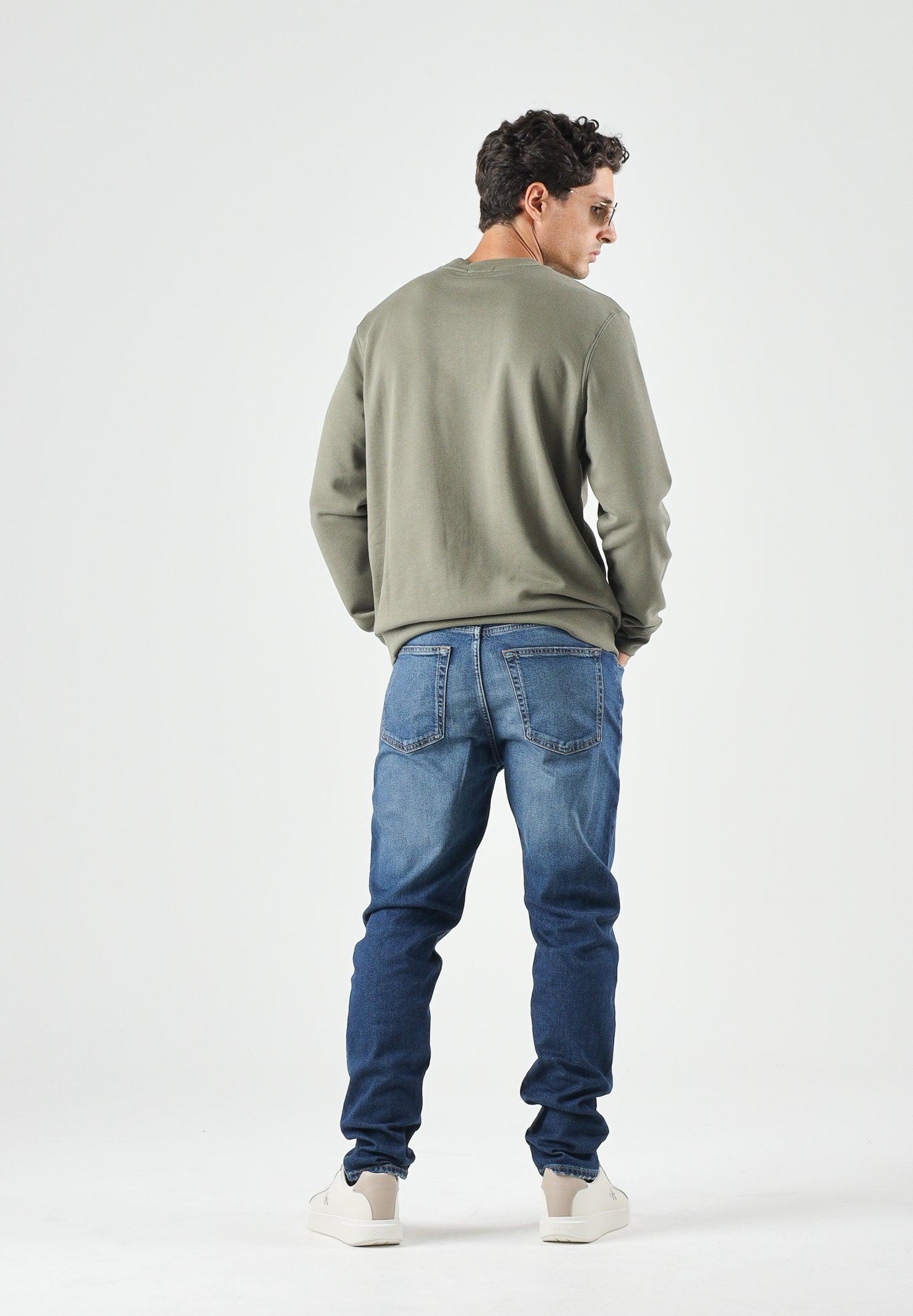 CALVIN KLEIN JEANS Felpa girocollo Dusty Olive, verde oliva, da uomo con patch logo e motivo in tinta unita. LV04RG268G LDY CALVIN KLEIN JEANS 