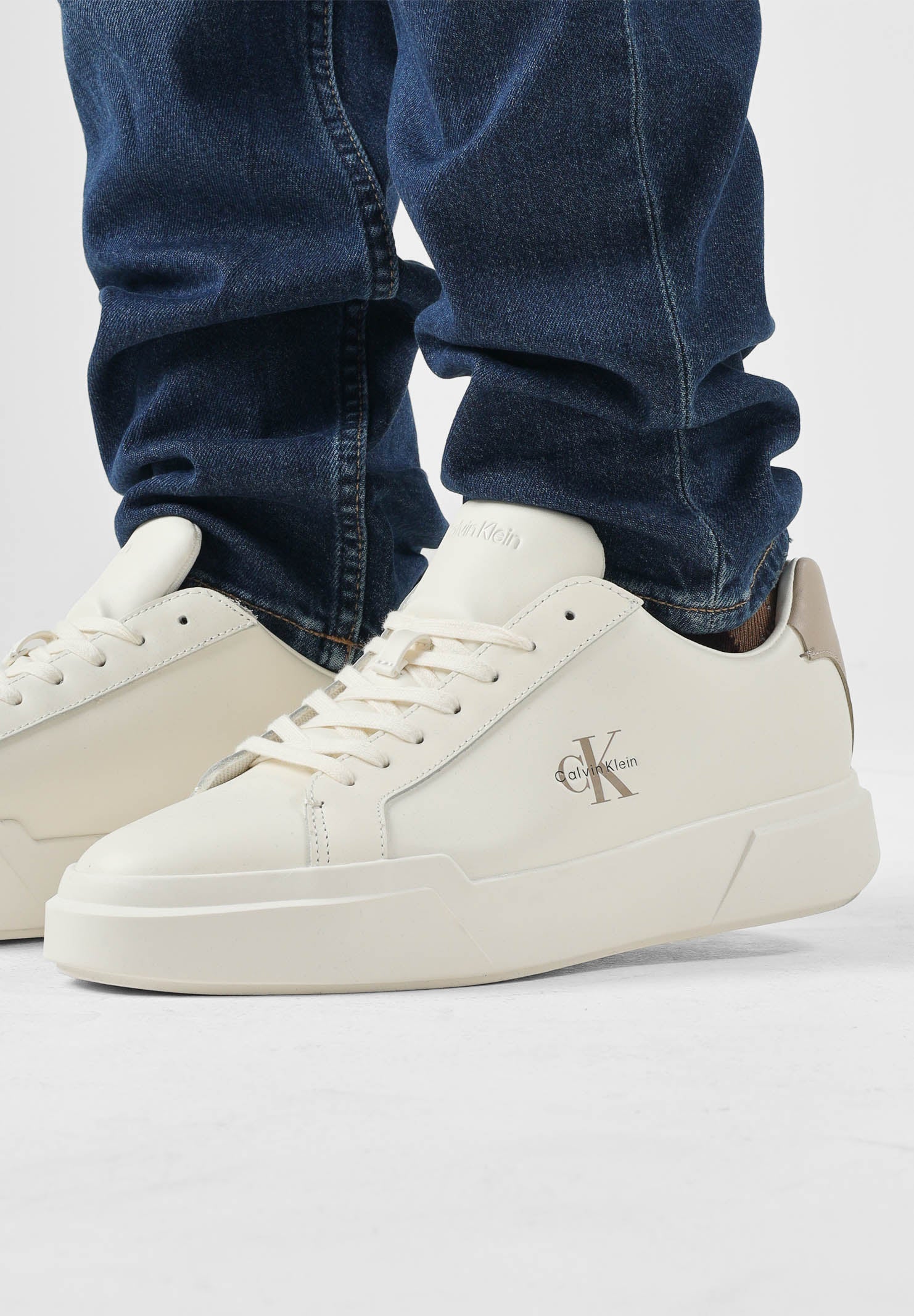 CALVIN KLEIN JEANS Sneakers CHUNKY CUPSOLE marshmallow bianco panna-beige da uomo in pelle liscia bicolore<BR/> YM0YM01344 0LC CALVIN KLEIN JEANS 