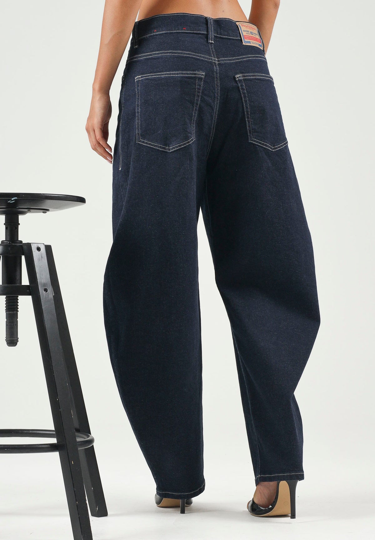DIESEL Jeans  D-MILTY denim blu scuro, per donna, ragazzi e  bambini con cuciture a contrasto. J02885KXBUS K01 DIESEL 