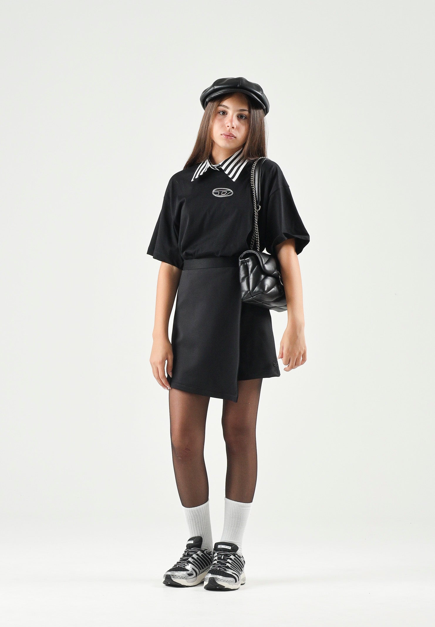 DIESEL T-shirt TLIXIN cropped nera per donna, ragazzi e bambini con logo Diesel frontale effetto sfrangiato. J0291800YI9 K900 DIESEL 