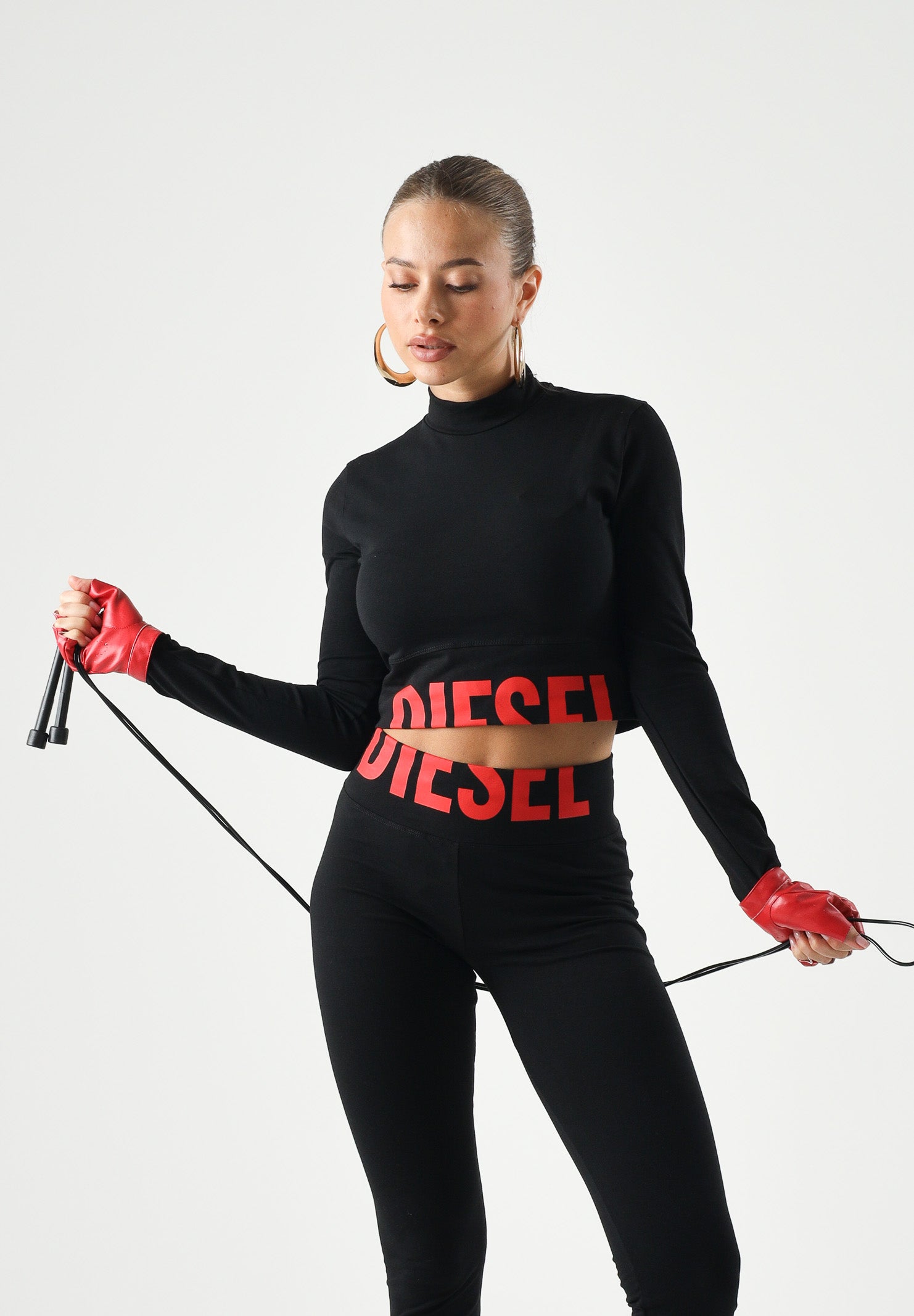 DIESEL Crop top TCEFILS colore  nero, per donna, ragazzi e bambini con logo frontale cut-off. J02935KYA0L K900 DIESEL 