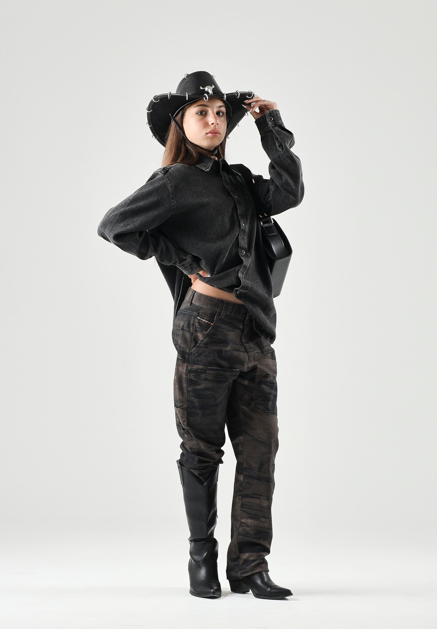 DIESEL Pantaloni PJAKE camouflage verde, colore basico verde, donna. J02958KXBT8 K50C DIESEL 