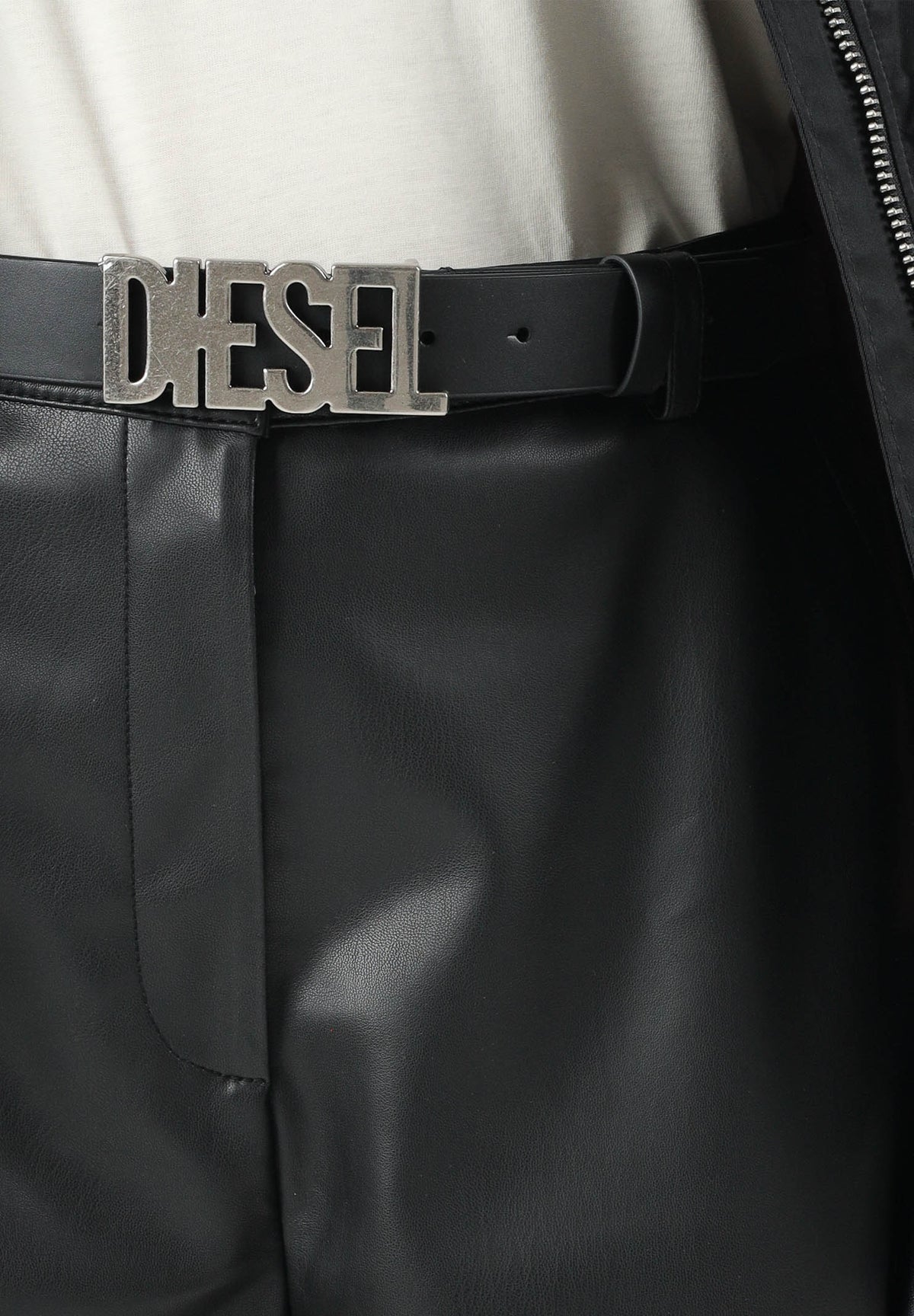 DIESEL Cintura nera per uomo e donna  in pelle con maxi fibbia logata in metallo. J03134KXBLR K900 DIESEL 