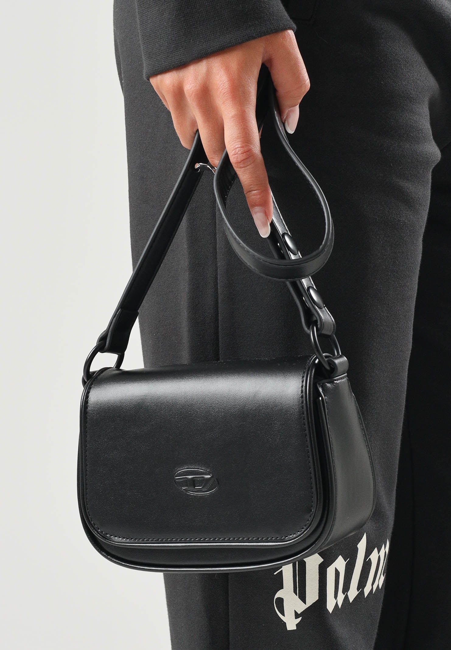 DIESEL Borsa WIRT nera per donna, ragazza e bambina con patta e logo Oval D impresso sul davanti. J03145KXBTB K900 DIESEL 